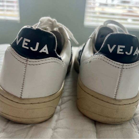 Veja Size 7 Black & White - Picture 5 of 10